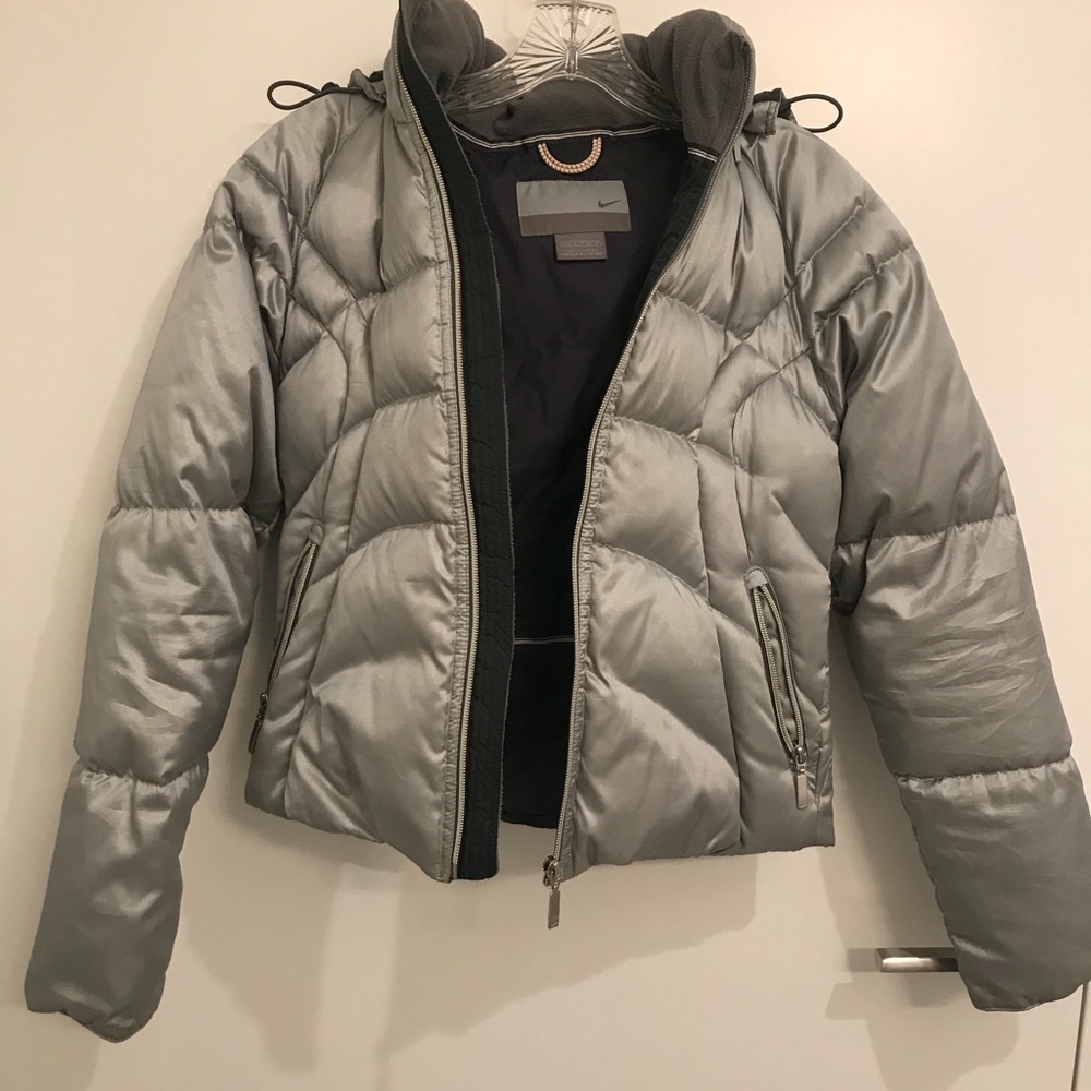 Sleek Nike silver puffer coat w/ detachable hood.
